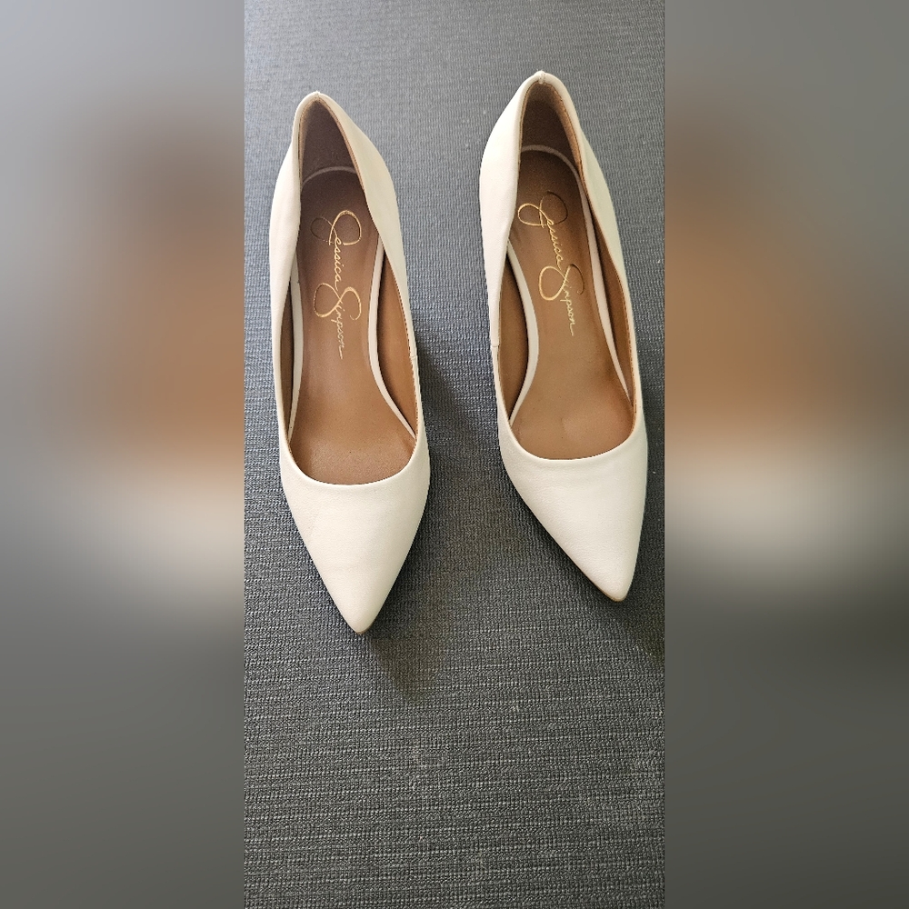 Jessica Simpson Women's Cream Pumps